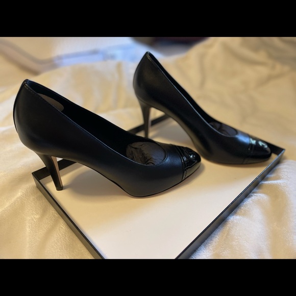 UPDATE 03Oct. Chanel Classic Black Pump - Authentic- Worn once. See video. - Picture 16 of 17